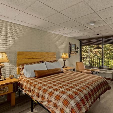 Stonegate Lodge King Bed Wifi 50 Roku Tv Salt Water Pool Room #104 Eureka Springs Exterior foto