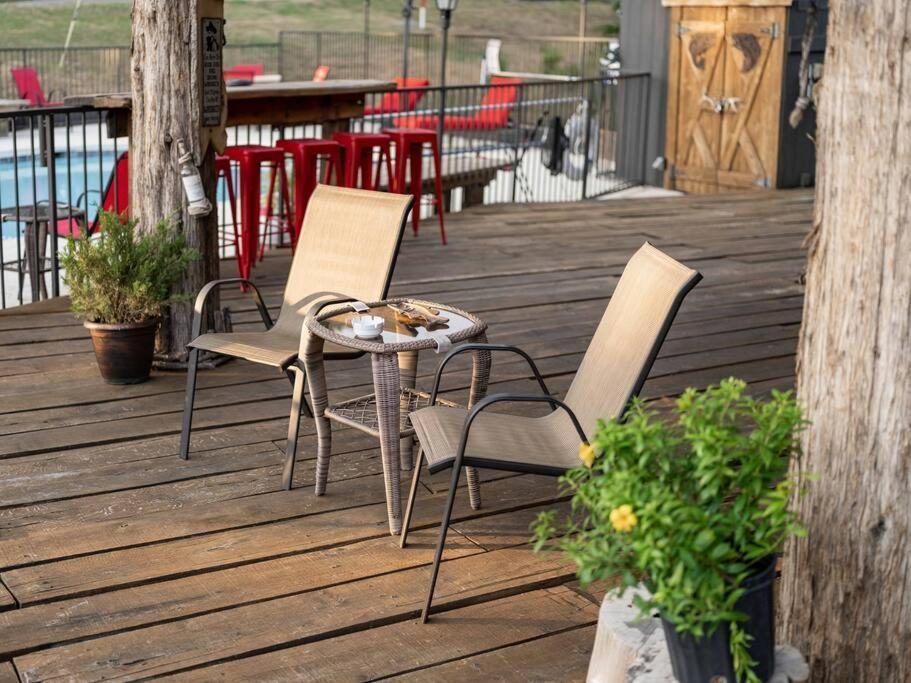 Stonegate Lodge King Bed Wifi 50 Roku Tv Salt Water Pool Room #104 Eureka Springs Exterior foto